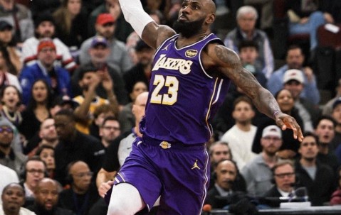 开云电竞PC端-詹姆斯半场20分，成为NBA历史首位41岁后半场砍20+得分球员